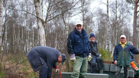 Mit dem Bau des 150 Meter langen Holzstegs hat die Arbeitsgruppe bereits begonnen