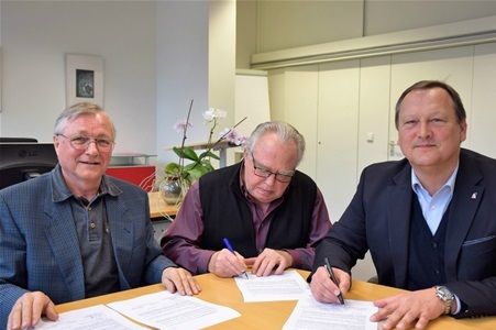 Unterzeichnung Kooperationsvertrag.
vLnR
Rainer Naujox - Wolfgang Rüscher - Dr. Frank Schoppa